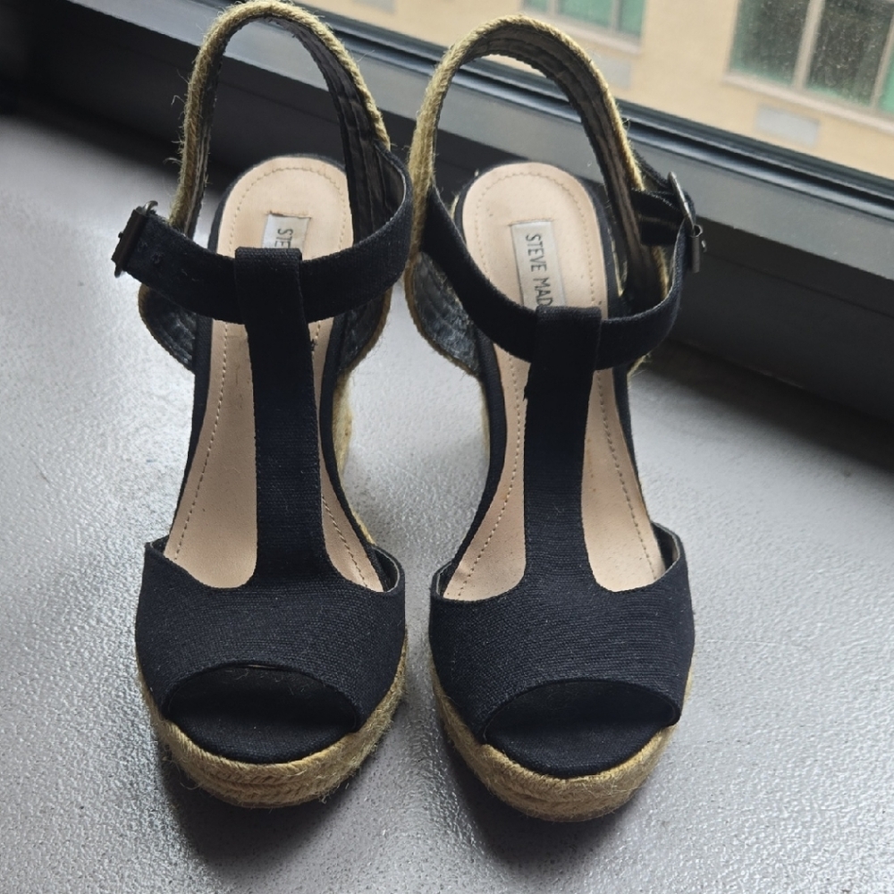 STEVE MADDEN BLACK LINEN OPEN TOE T STRAP WEDGE HEELS